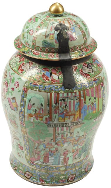 Chinese Rose Medallion Lidded Temple Jar de Unknown Artist