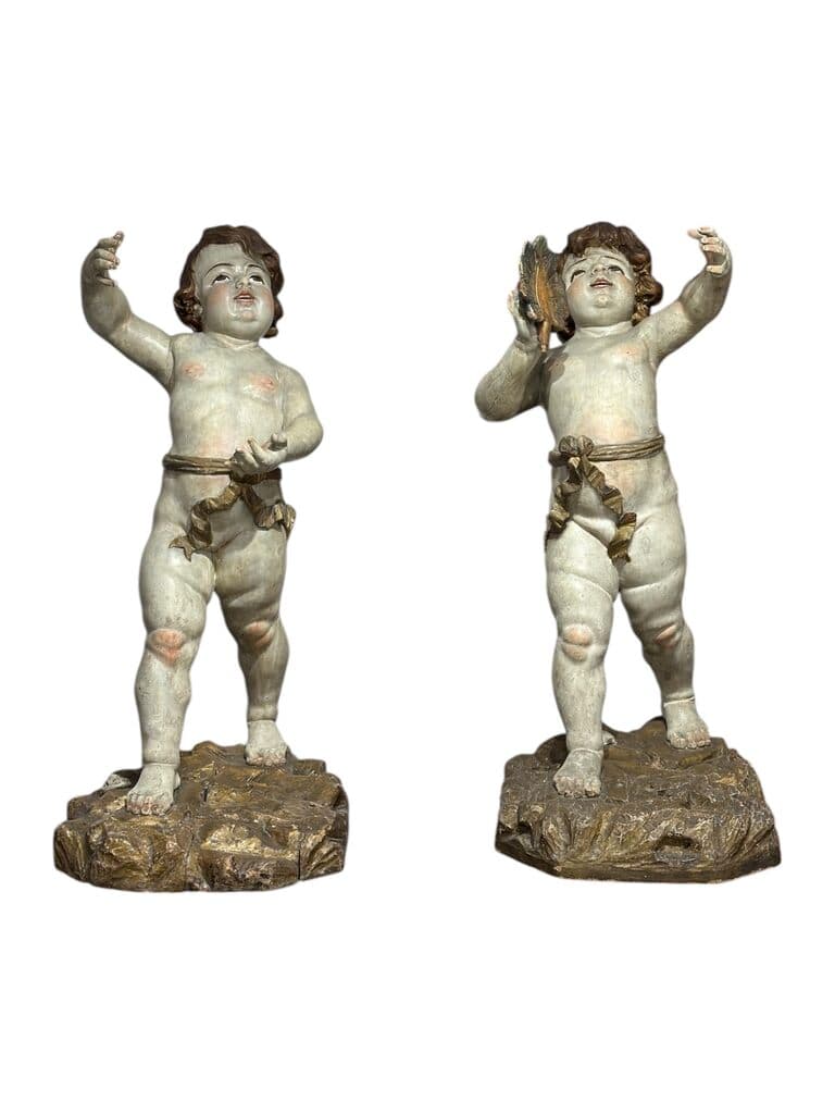 Pair of Italian Hand-Painted Putti Statues de Unknown Artist - Polychromed wood, 18th Century