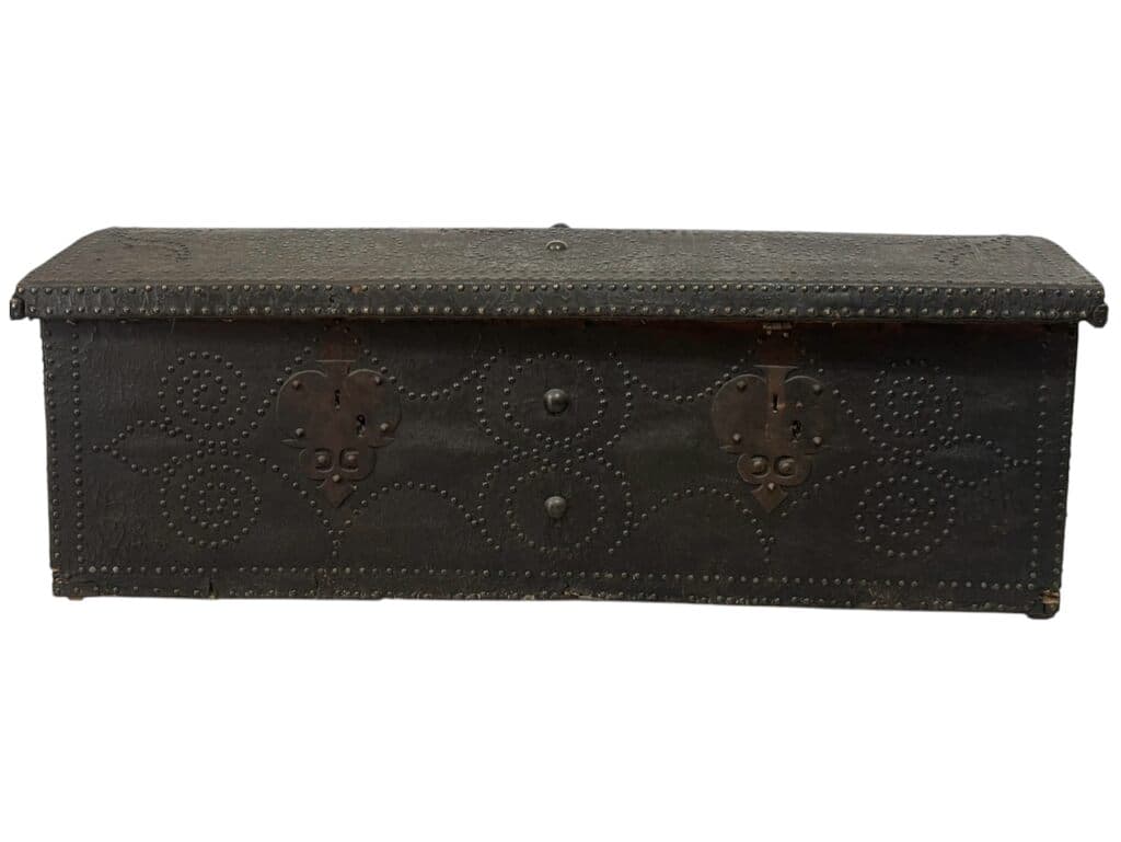 Wooden trunk de Unknown Artist - Wood and leather, 19th Century