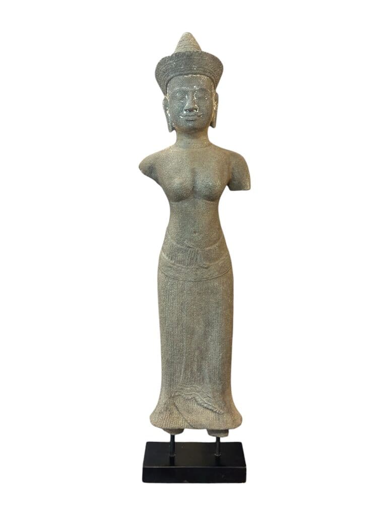Sandstone figure of Uma Devi, Angkor Wat Period de Khmer - Sandstone, 12th Century