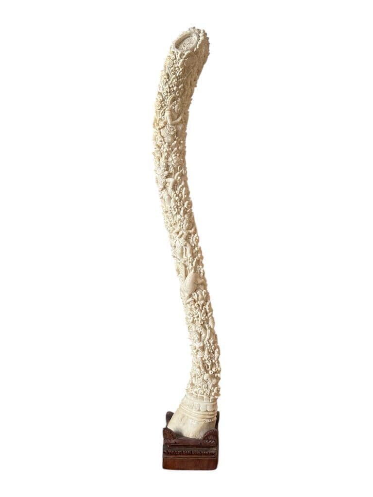 Axis deer antler motif Hindu religion scrimshaw de Unknown Artist - Bone, 19th Century